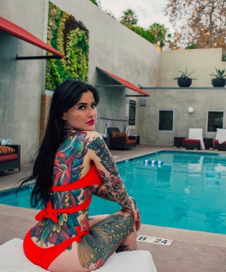 Aurore Pariente model naked pics