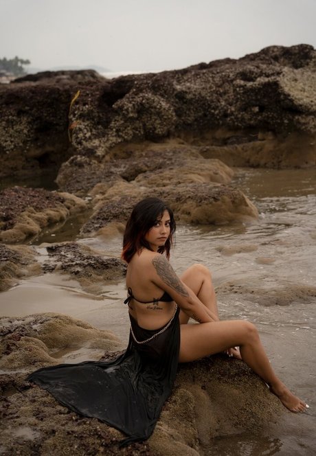 Contentyajnaseni model naked galleries