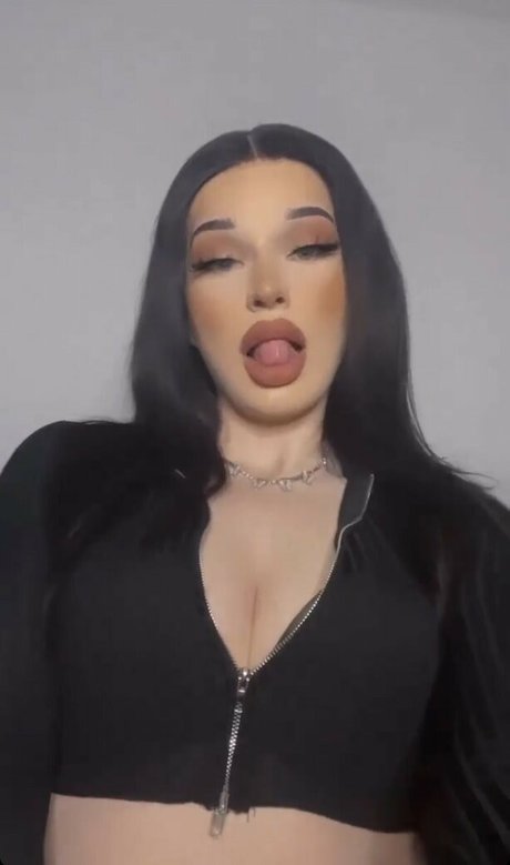 Lu Aaliyah sex star photo