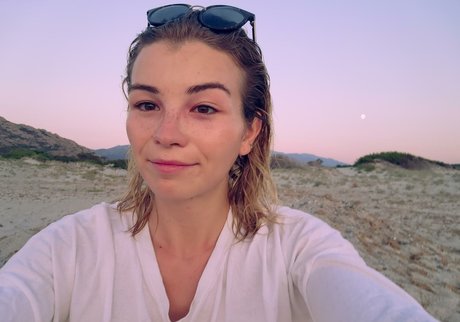 Emma littleTs model naked images