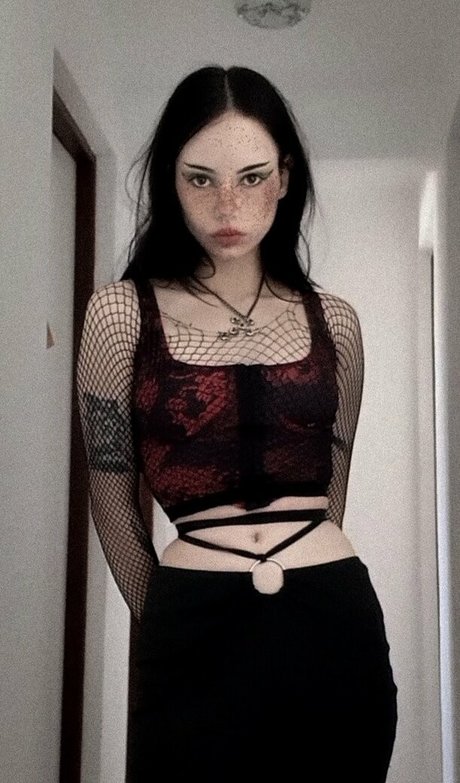 tightgoth model image