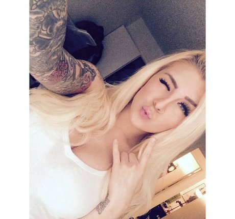 SJ Valenz model pornographic pic