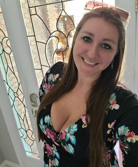 brunette milf onlyfans porn galleries