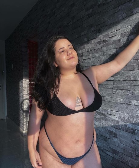 Karol Lannes exclusive actress picture