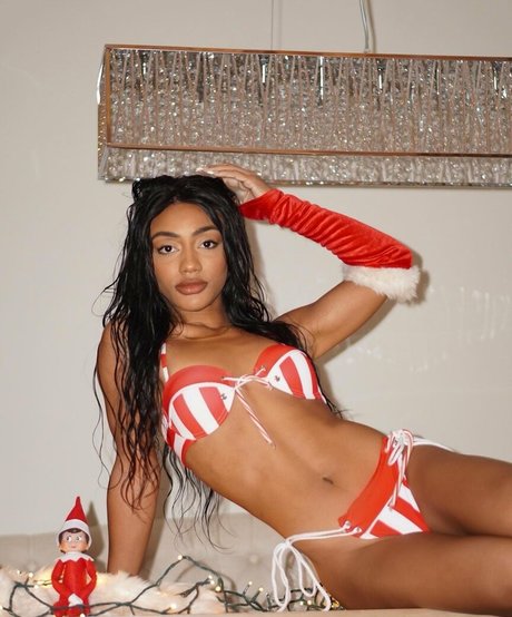 taylorchamp model erotic photo