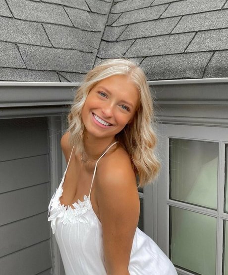 Ainsley Weaver xxx actress archive