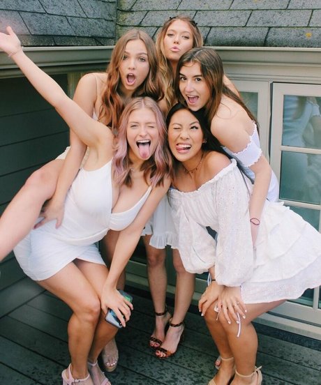 Ainsley Weaver erotic model photo