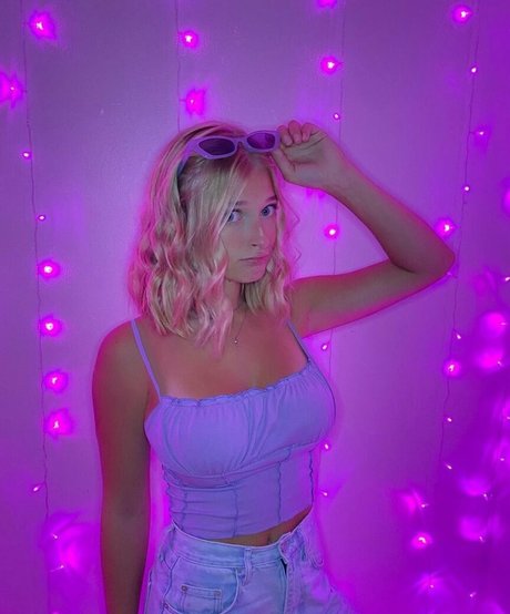 Ainsley Weaver pretty actress photo