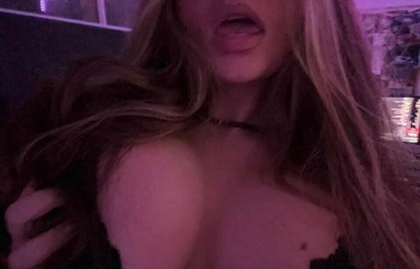 Moon Wolf Girl nudes model photos
