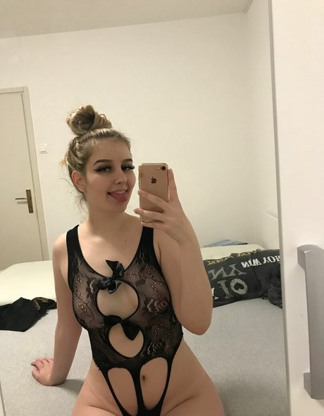 Sarah Secret adult model images