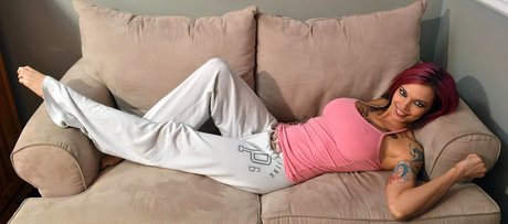Anna Bell Peaks star high quality image