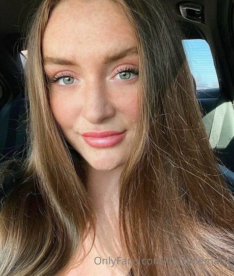huge shemale onlyfans sexy nude picture