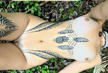 Poppie nude model archive
