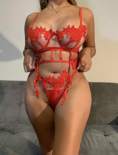 Elison Avocado beautiful model pics