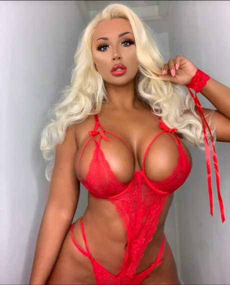 Holly Deacon model top gallery