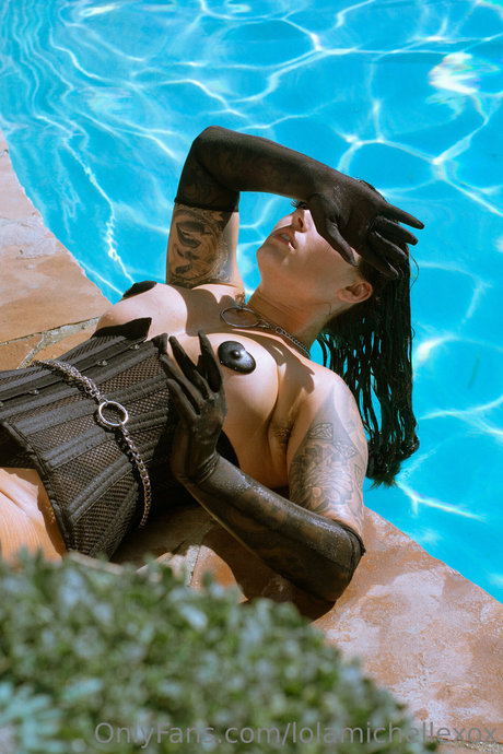 Lola Michelle erotic model photo