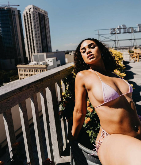 Ravyn Rochelle nude pornstar archive