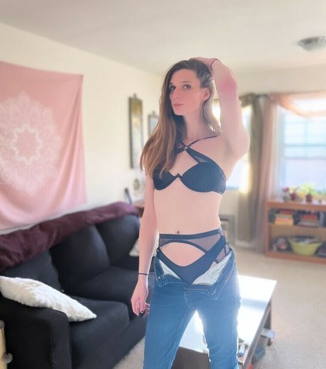 ALesserDeity hot actress picture