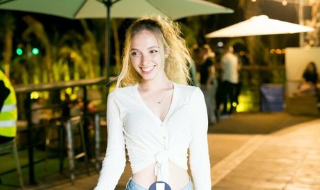 Tiny Miny Mo star free pic