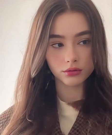 Dasha Tarab hot model pics