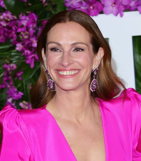 Julia Roberts nude model photos