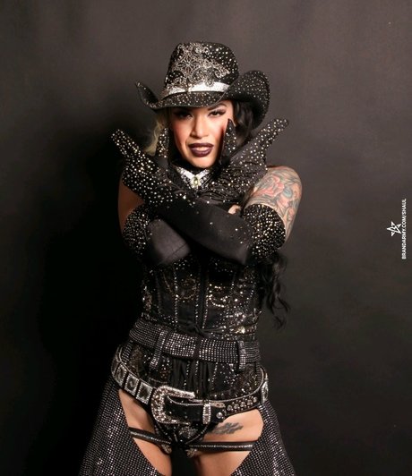 Shaul Guerrero sexy actress pictures