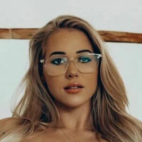 LysbethB star sexy picture