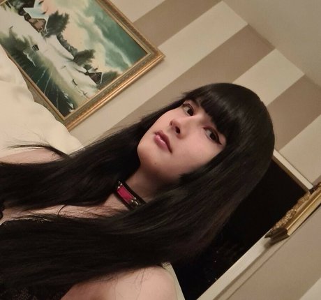 Transgirl1999 free model pic