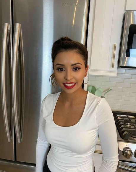 Iris In The Kitchen xxx pornstar img