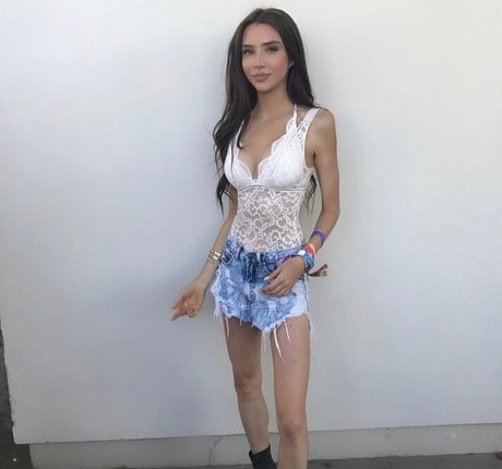 Ana Walczak nice star pic