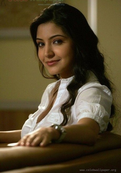 Anushka Sharma model naked images