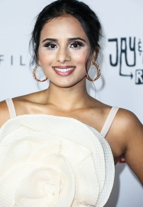 Aparna Brielle high quality model images