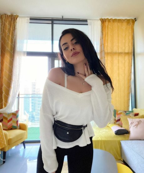 Sara Gazioglu naked actress pictures