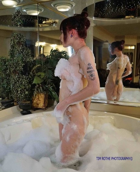 Taylor Evanchak nude thumbnail