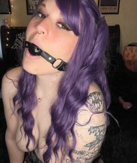 QuinNight star erotic images