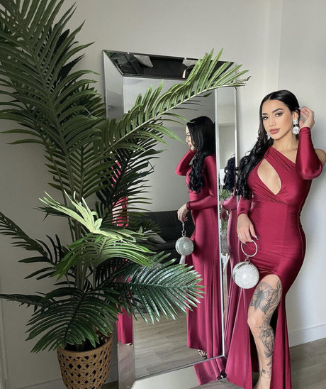 ulovemel beautiful pornstar pic