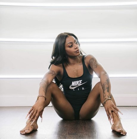 Sha Carri Richardson free pornstar images