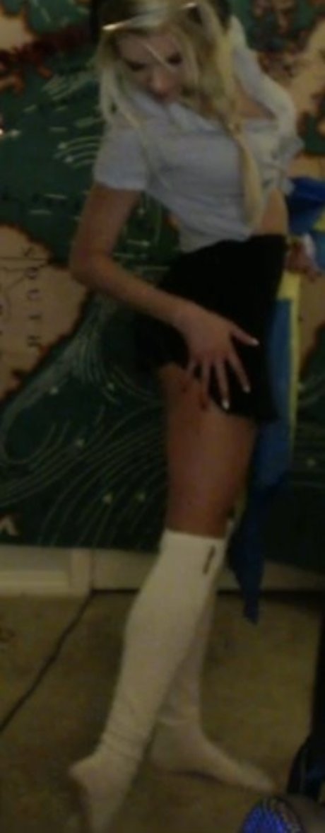 Legendarylea art model pic