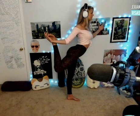 Legendarylea pretty actress image