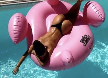 Julia Hofer sexy model pics