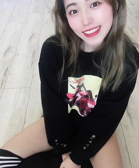 Yoojin model erotic picture