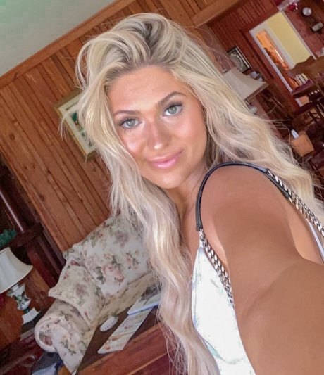 Alyssa Schoener hd star images