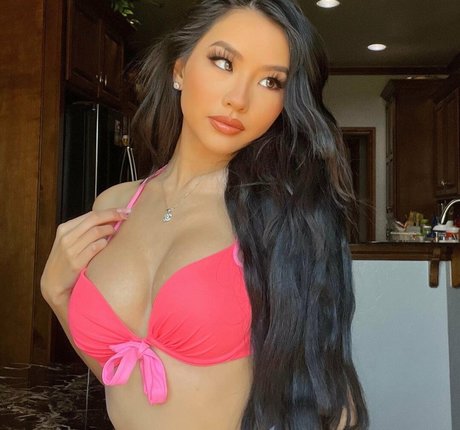 Christy Nguyen exclusive model img