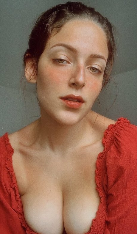 Oriana Leal naked actress pics