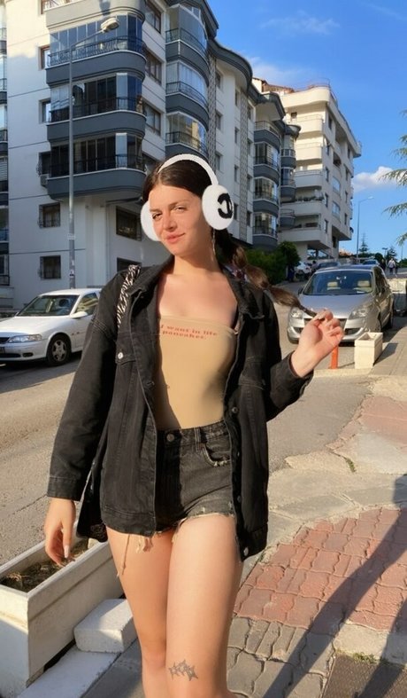 derin4y nude model archive