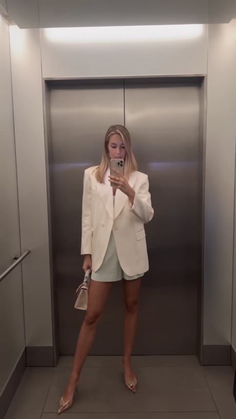 Viky Varga model art galleries