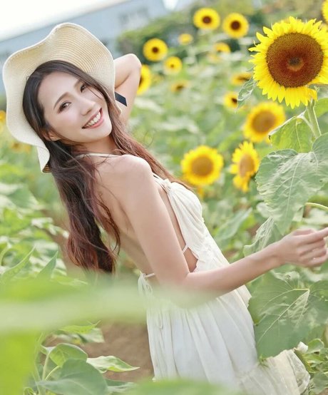 light onlyfans nice pic