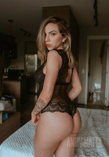 Victoria Araujo star art photo