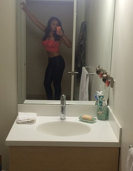 Shayna Foappiano nude thumbnail