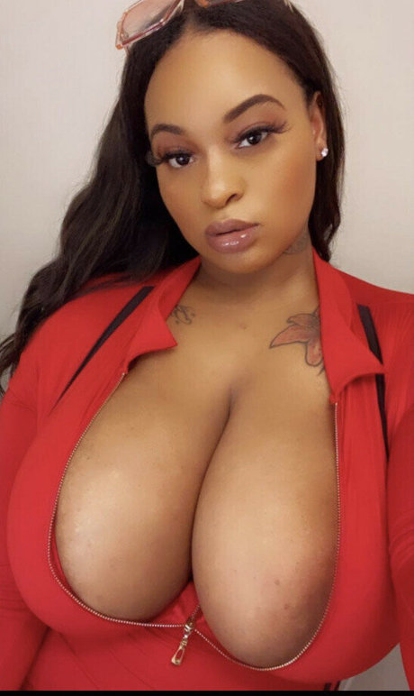 Itsnayhoee model sexy img